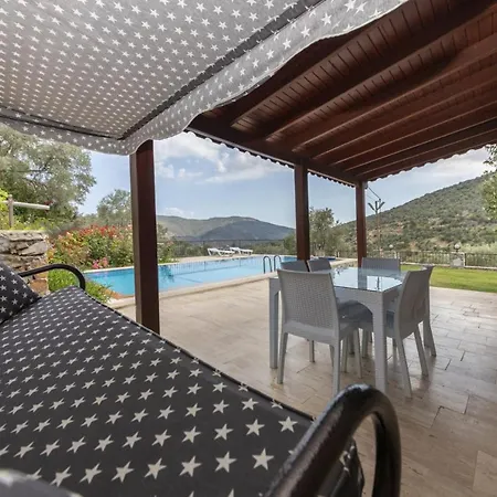 Villa Splendid Surrounded By Nature Near Milas-bodrum Airport *